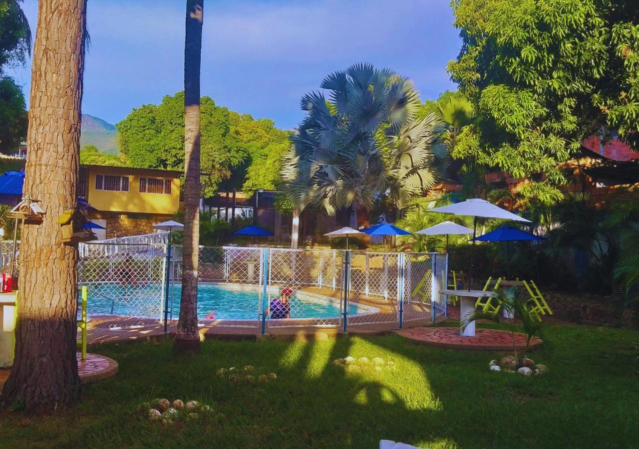Hotel Villa De Rauzan Melgar Exterior photo